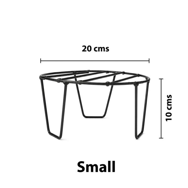 PS01MT0001b Sturdy black galvanised steel plant stand with a round wire-frame top and tapered tripod legs. Rust-resistant, powder-coated finish for durable, long-lasting indoor or outdoor use for Home Garden, Balcony and Terrace.