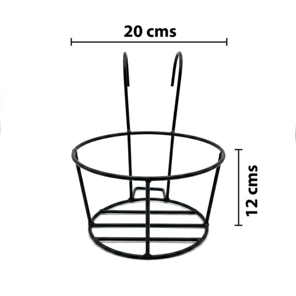 PS01MT0004d Round black galvanised steel hanging planter basket with sturdy hook design for railings or fences. Rust-resistant, powder-coated finish; ideal for outdoor plants, herbs, or balcony décor.